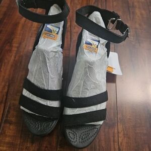 Crocs Leigh sandal.  New size 9.